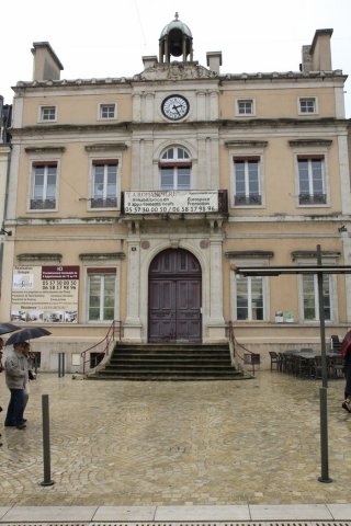 16 - ancienne mairie (1846-1946) puis bibliiothèque municipale. [photo JPV]